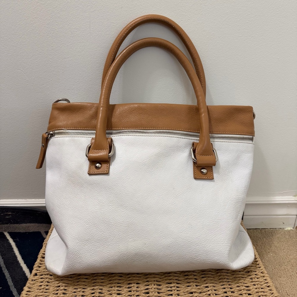 Innue Classic White & Tan Leather Tote Bag